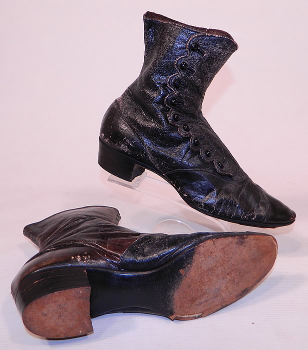Victorian Antique Scalloped Side Button Black Leather High Top Boots
They are in good gently worn condition, with some wear scuffs, creases, cracks in the leather and could use a good cleaning, conditioning polishing. These are truly a wonderful quality made antique Victorian boot!