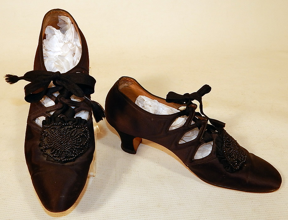 Vintage Thayer McNeil Co Boston Black Silk Beaded Buckle Eyelet Flapper Shoes
This pair of vintage Thayer McNeil Co. Boston black silk beaded buckle eyelet flapper shoes date from the 1920s.