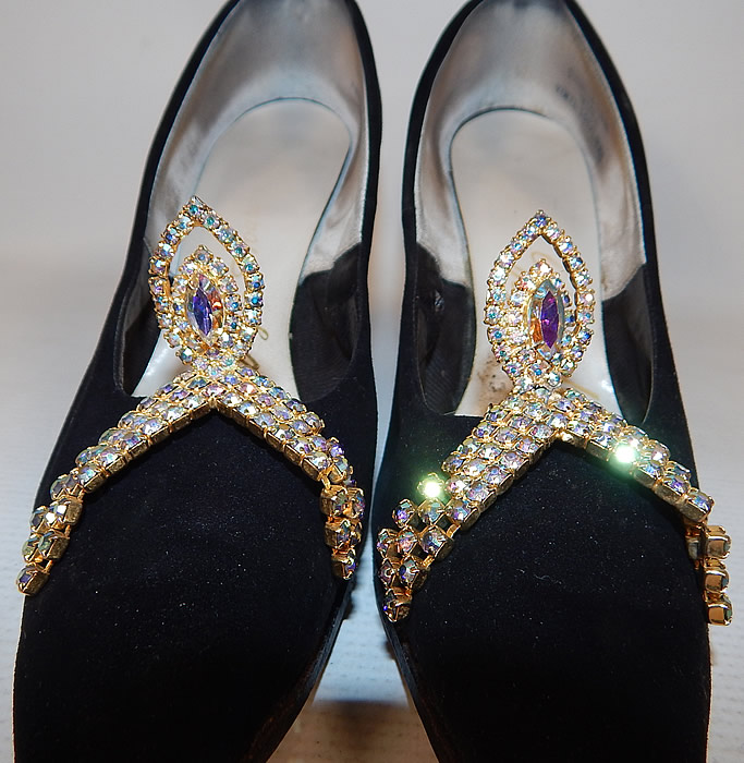 Vintage Vogue House Black Suede Leather Stiletto Heel Pumps Rhinestone Shoe Buckles
The shoes measure 10 inches long, 2 3/4 inches wide, with 3 1/2 inch high heels and are approximately a size 7. 