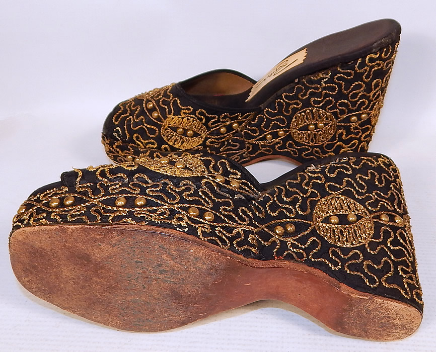 Vintage Ryder of California Black Gold Studded Soutache Wedge Heel Platform Shoes
They are in good condition and have been gently worn, with only a few loose threads, slight cuffs on the front toes.