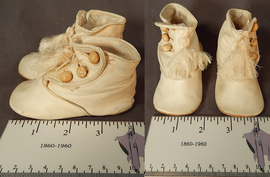 Victorian White Kid Leather High Button Baby Boots Infant Childrens Shoes
They are made of a white kid leather, with three white leather covered buttons for closure and white silk tassel pompom trim....