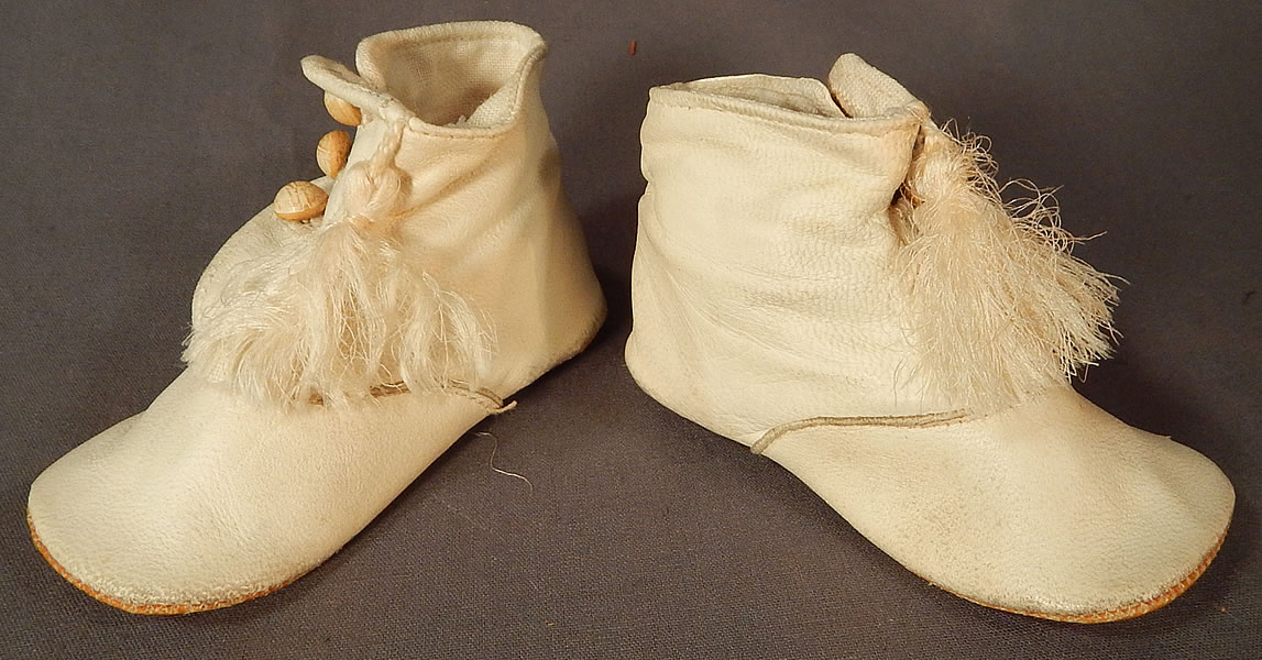 Victorian White Kid Leather High Button Baby Boots Infant Childrens Shoes
These charming children's high top baby boots infant shoes have rounded toes, leather bottom soles and are lined in linen.