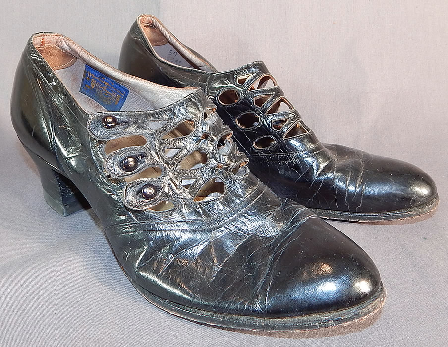 Edwardian Martha Washington Mayer Black Leather Lattice Button Strap Shoes
This pair of vintage Edwardian era Martha Washington Mayer black leather lattice button strap shoes dates from 1915. They are made of a supple black leather.