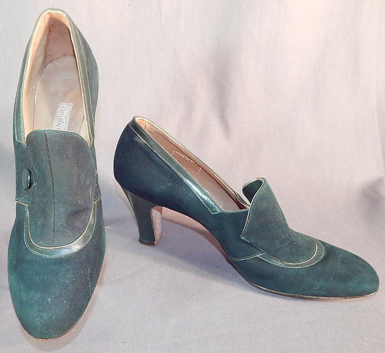 Vintage Art Deco Dark Green Suede Leather Button Trim Unworn Shoes
They are made of a two tone dark green suede and green leather trim edging. 