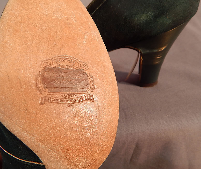 Vintage Art Deco Dark Green Suede Leather Button Trim Unworn Shoes
They are unworn and are in good condition, with only some slight discoloration from storage and lifting leather on the inside of one high heel. These are truly a wonderful piece of wearable Art Deco shoe art! 