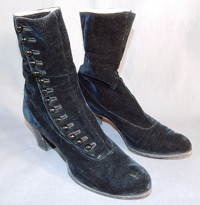 Victorian Black Velvet Pink Silk Lined High Top Button Boots Shoes
This pair of antique Victorian era black velvet pink silk lined high top button boots shoes dates from 1900. 