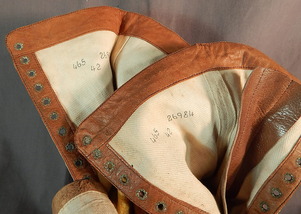 Victorian Antique Brown Two Tone Leather High Top Lace-up Boots Shoes
They are in good condition and have been gently worn, with only some faint water spot stains and small scuffs on the toes. These are truly a wonderful, wearable, quality made antique boot!