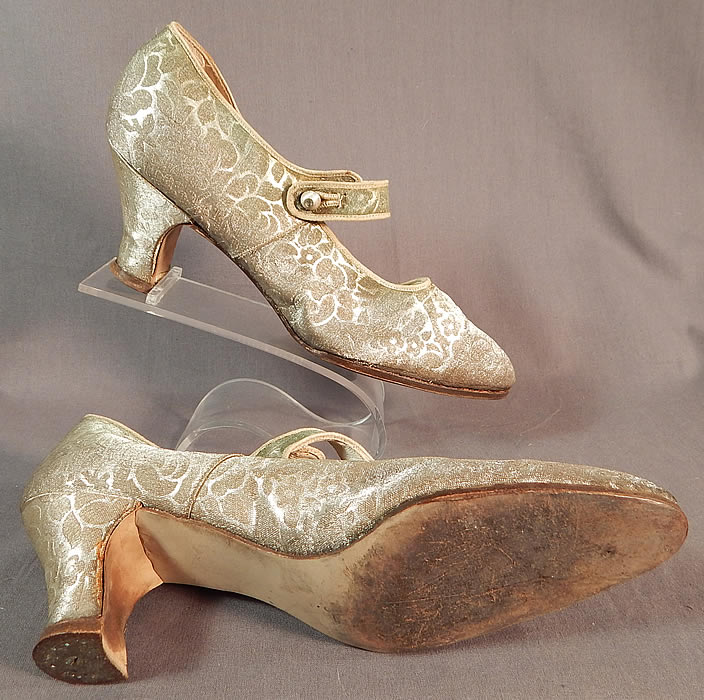 Vintage Traveler Shoe Art Deco Silver Lam&eacute; Lame Brocade Mary Jane Button Strap Shoes
They are lined in kid leather, with "The Traveler Shoe I. Wit, Maker" gold label inside which was a Boston based shoe company. 