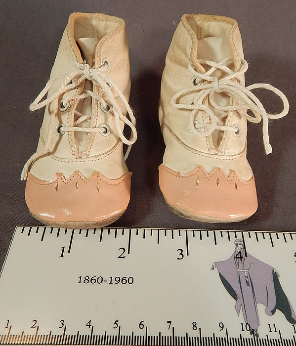 Vintage Antique Pink White Leather Baby Boots Childs Shoes & Box
The shoes measure 2 inches tall, 4 inches long and 1 1/2 inches wide. 
