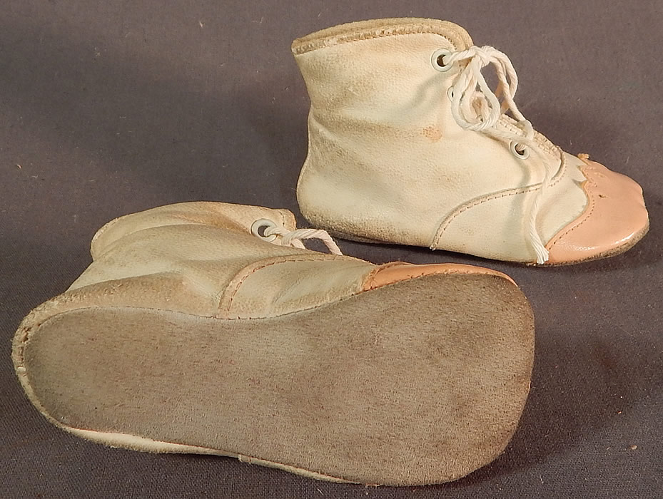 Vintage Antique Pink White Leather Baby Boots Childs Shoes & Box
They are in good as-is condition and have been gently worn, with some small faint stains and scuffs. These sweet shoes & box would be great display for a nursery or antique doll! 