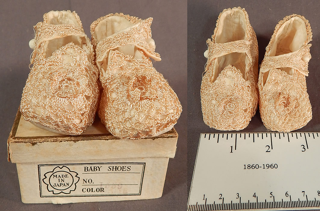Vintage Baby Shoes Made in Japan White Silk Crochet Lace Mary Janes & Box
They are hand made of an off white cream color silk crochet lace with raised flowers trimming the toes. 