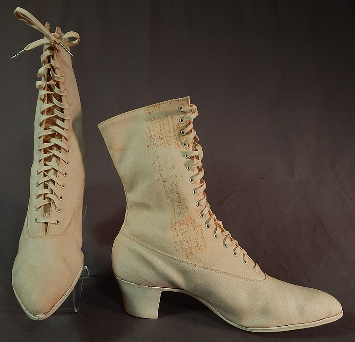 Edwardian Womens White Cotton Canvas High Top Laceup Athletic Boots Sport Shoes
The boots measure 9 inches tall, 11 inches long, 3 inches wide, with 2 inch high heels. These antique boots are difficult to size for today's foot, but my guess would be about a US size 8 narrow width.