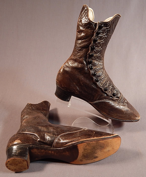 Victorian Brown Leather White Stitching Scalloped High Top Button Boots Shoes
These are truly a rare and wonderful piece of wearable quality made antique Victoriana shoe art! 