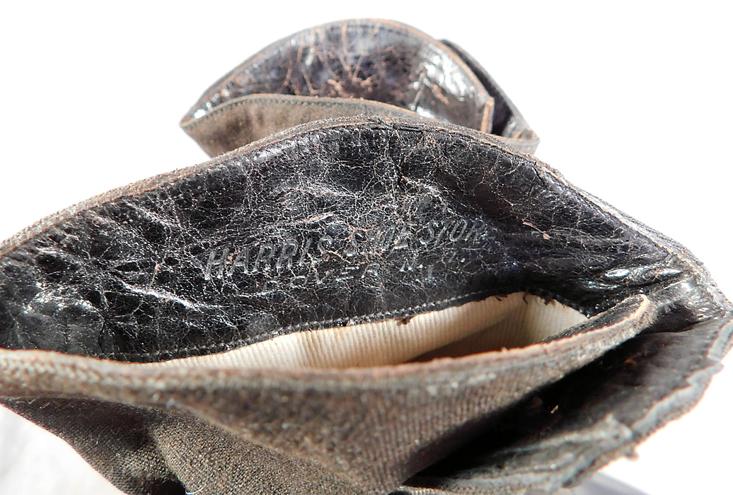 Edwardian Unworn Womens Black Wool Patent Leather High Top Button Boots
They have never been worn, and are old store stock stored away in a basement of the store since 1910. 