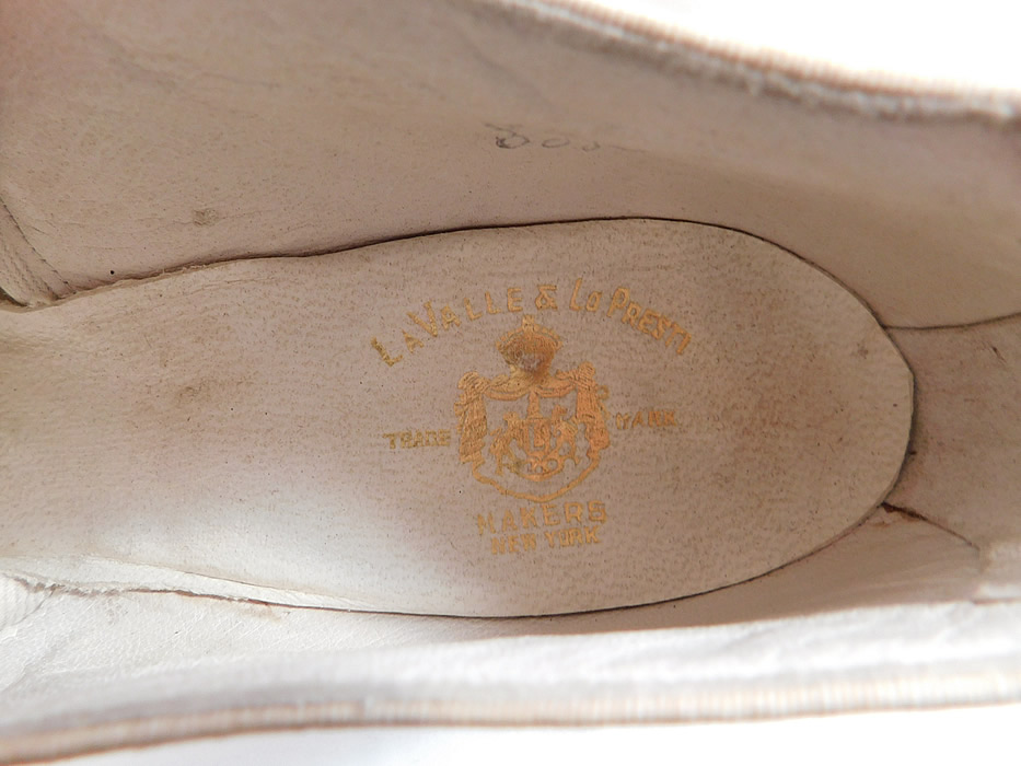Edwardian Vintage La Valle & Lo Presti White Kid Leather Pointed Toe Shoes
The shoes measure 10 inches long, 2 1/2 inches wide and have 2 1/2 inch high heels, with a size 5AA written inside. 