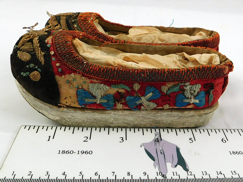 Antique 19th Century Chinese Silk Embroidered Childs Wedge Pedestal Boat Shape Shoes
They are made of a red silk fabric, with colorful forbidden stitch Peking knot, raised padded satin stitch hand embroidery work of flowers, velvet front toes with gold metallic thread couching work and a red thread woven trim band around the top edging.