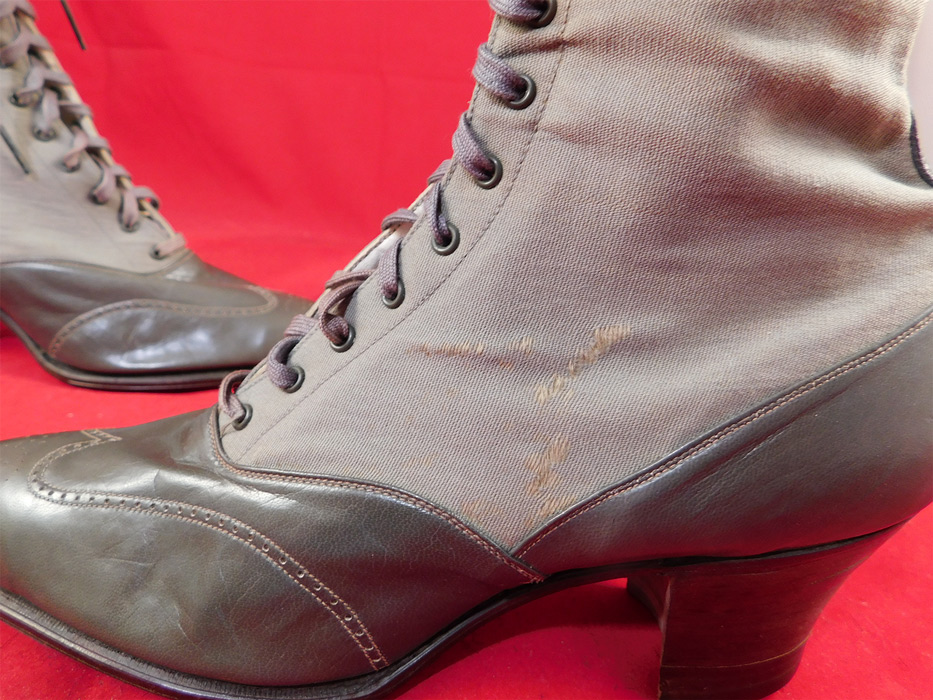Unworn Edwardian Gray Wool Leather Two Tone High Top Lace-up Boots & Shoe Box
The shoe box has some wear missing a piece of the lid on one end and the boots have a few tiny pulls in the wool fabric on the side of one shoe (see close-up). 