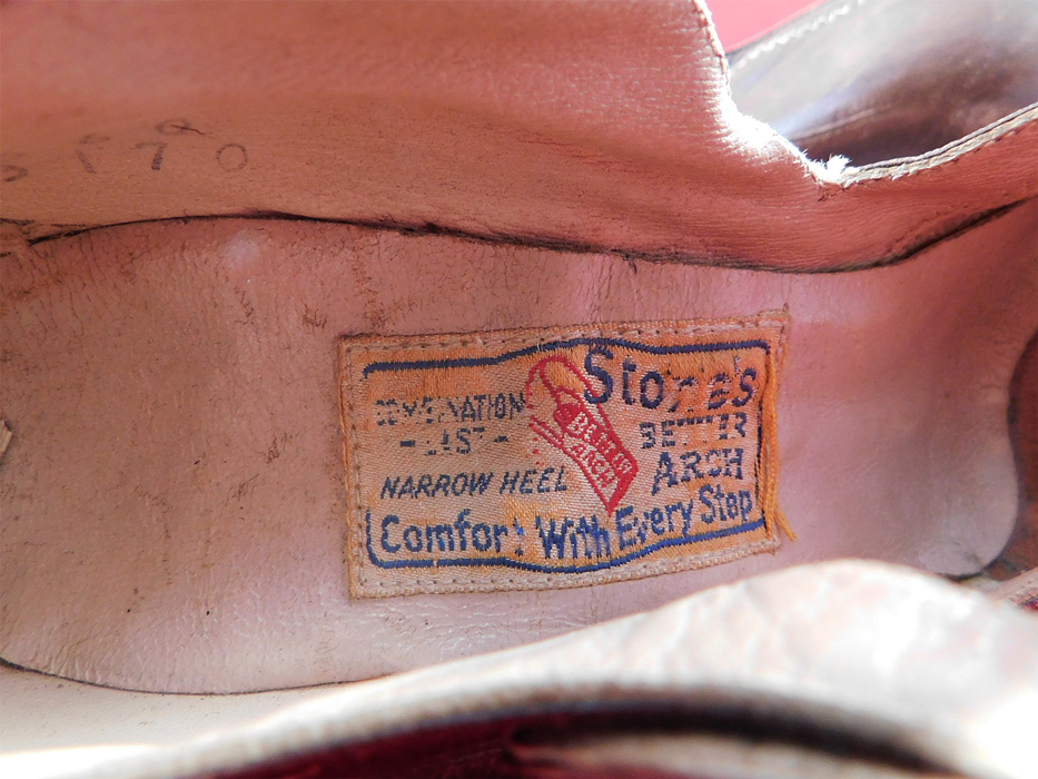 Vintage Art Deco Brown Leather Decorative Stitching T-Strap Flapper Dance Shoes
The shoes measure 9 inches long, 2 1/2 inches wide, with 2 inch high heels and are stamped inside size 3B and a "Comfort With Every Step Better Arch" label.