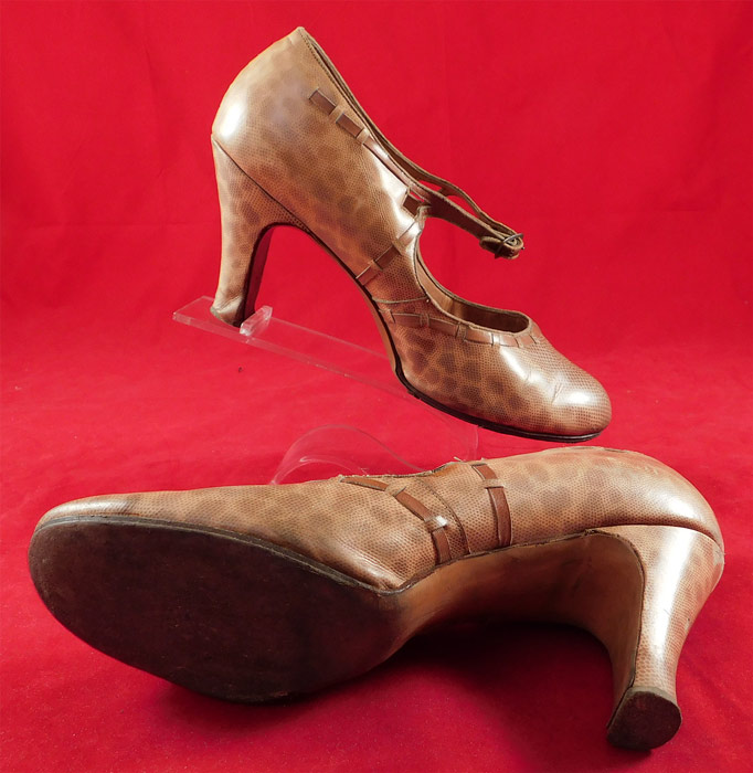 Vintage Art Deco Spotted Snakeskin Print Leather Mary Jane Buckle Strap Shoes
The shoes measure 10 inches long, 2 3/4 inches wide, with a 3 inch high heel and are approximately a size 7. 