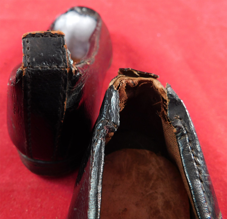 Victorian Black Leather Lancashire English Workwear Childrens Clogs Shoes
They appear unworn and are in good condition, with only a missing back strap tab on the back of one shoe with flaking leather from storage (see close-up). These are truly a wonderful rare piece of Lancashire English children's workwear wearable shoe art!