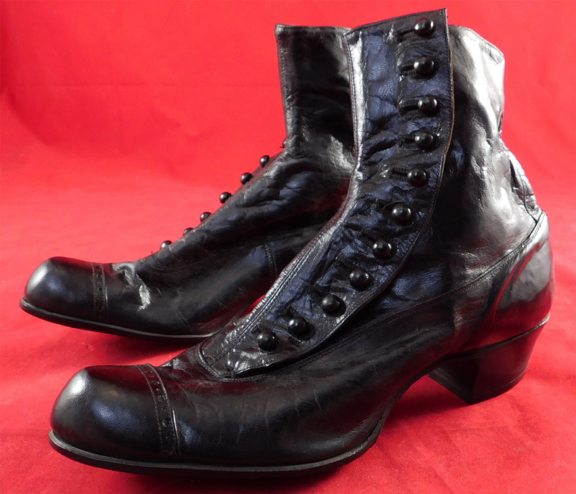 Victorian Unworn Womans Black Kid Leather High Top Button Boots
This pair of antique Victorian era unworn womans black kid leather high top button boots date from 1900. They are made of a black kid leather. 