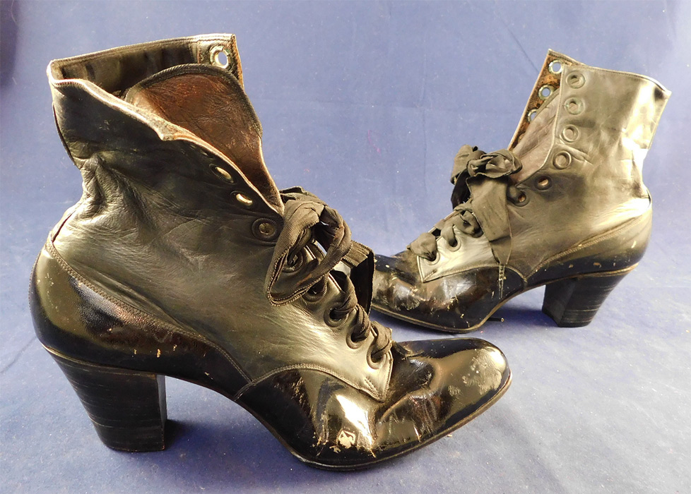 Victorian Unworn Vintage The J&K Shoe Gray Black Two Tone Leather High Top Boots
They are stamped on the bottom leather soles "The J&K Shoe" company label and "Memphis, Tennessee" store inside the top lining. 