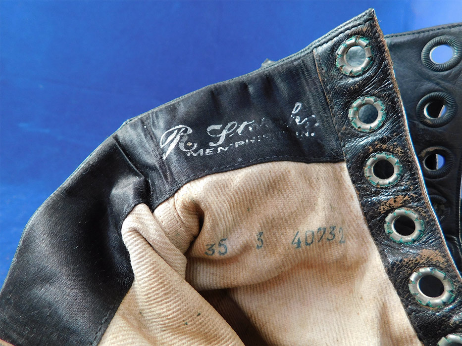 Victorian Unworn Vintage The J&K Shoe Gray Black Two Tone Leather High Top Boots
They are stamped on the bottom leather soles "The J&K Shoe" company label and "Memphis, Tennessee" store inside the top lining. 