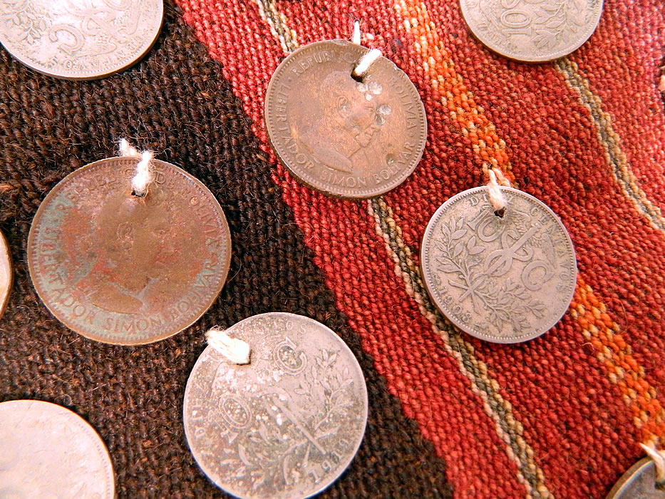 Antique Bolivia Silver Coin Chuspa Coca Woven Weave Bag
It is in good condition. This is truly a wonderful piece of South American Bolivian textile art! 