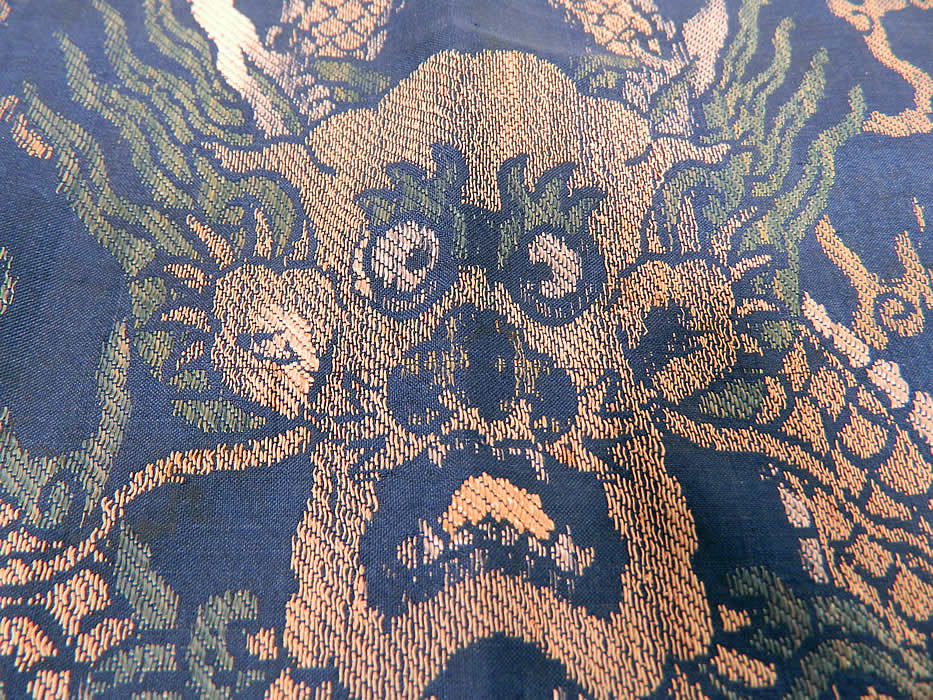 Antique Chinese Silk Damask Weave Brocade Fabric Mangpao Dragon Square Badge Textile
This fabric might have been part of an Imperial Manchu Mangpao dragon robe and has been cut into a square badge, with a silk striped woven fabric trim border edging and backed in a blue cotton fabric. 