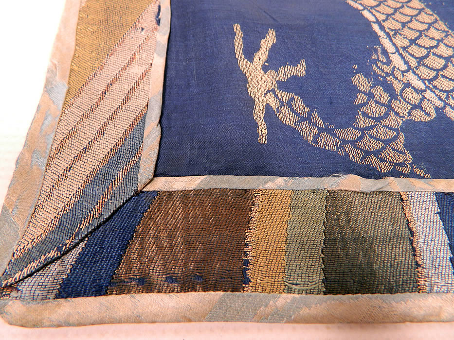 Antique Chinese Silk Damask Weave Brocade Fabric Mangpao Dragon Square Badge Textile
It is in good condition, with only some minor wear on the silk weave (see close-up). This is truly a wonderful and rare piece of antique Chinese textile art!