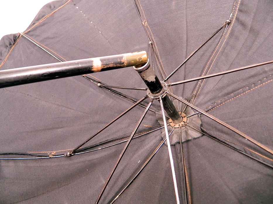 Victorian Civil War Black Silk Ebony Folding Handle Marquis Mourning Parasol
It is in good condition. This is truly a wonderful antique Victoriana mourning parasol! 