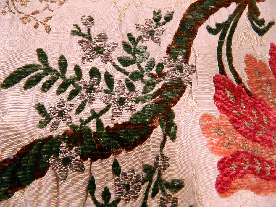 Antique 18th Century Style Silk Chenille Brocade Jacobean Fringed Shawl Throw
It is in excellent condition. This is truly a rare and exceptional piece of Jacobean antique textile art!