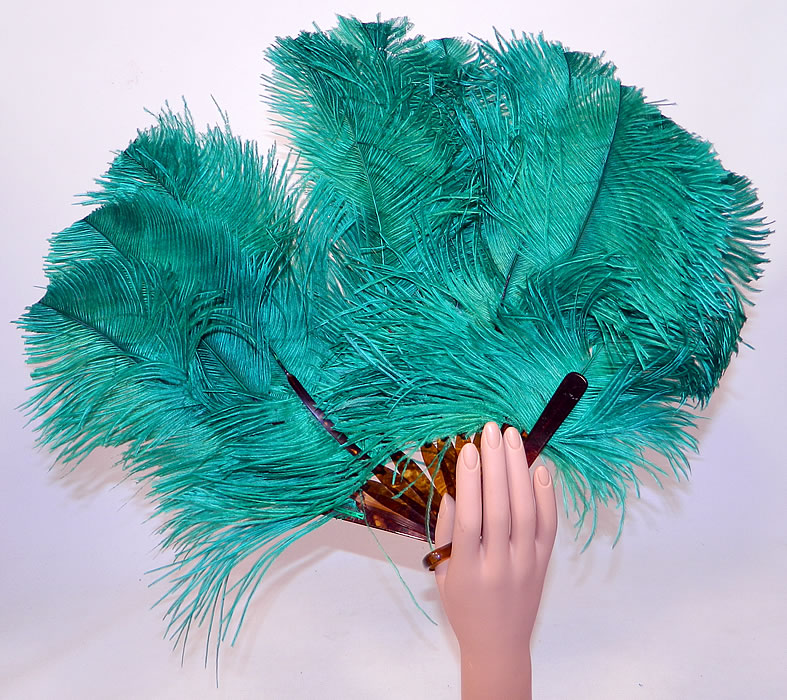 Vintage Art Deco Teal Blue Green  Ostrich Feather Folding Flapper Fan
This fabulous flapper fan measures 16 inches long and 30 inches wide when opened. It is in good condition. This is truly a wonderful piece of feather art!