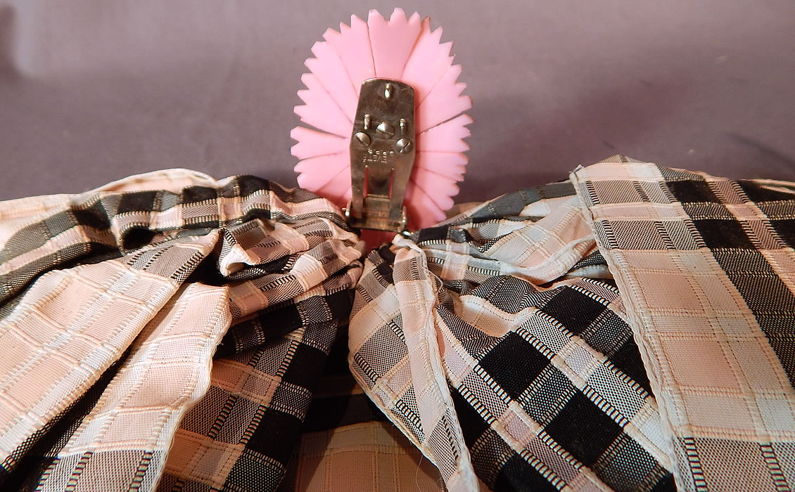Vintage Paris France Pink & Black Plaid Check Silk Ribbon Bow High Neck Collar
This charming collar is reminiscent of the Victorian era, Gibson Girl inspired, with a high neck large bow front and pink plastic petal daisy flower pin lever clasp closure. 