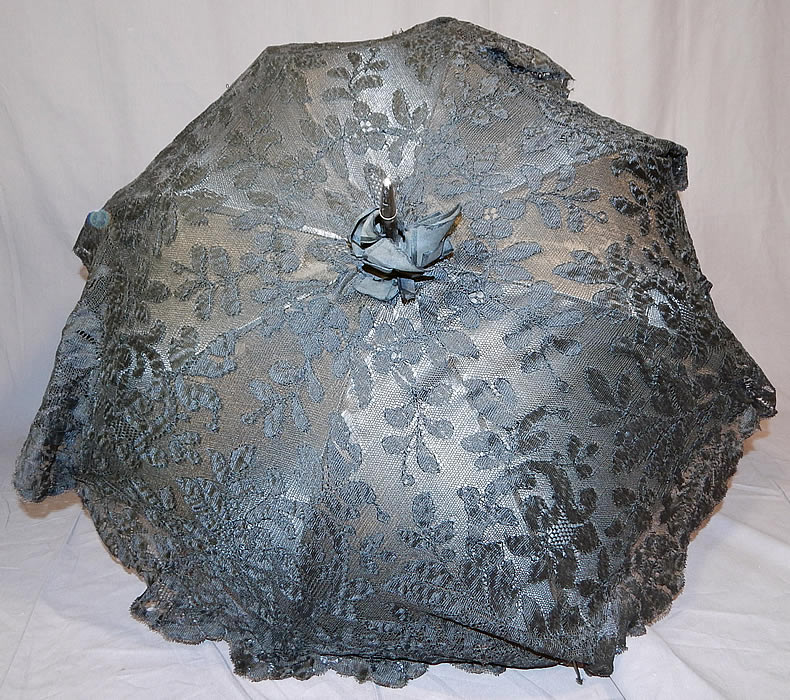 Edwardian Art Nouveau Antique Black Lace Carved Ebony Wood Handle Parasol
It is in good condition. This is truly a wonderful piece of Art Nouveau! 