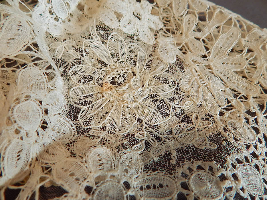 Antique Hand Made Brussels Point de Gaze Duchesse Bobbin Lace Dress Sleeves
There is the original hand made linen cloth tag still attached. The sleeves measure 23 inches long, 18 inches in circumference at the top arm and 9 inches at the cuff. 