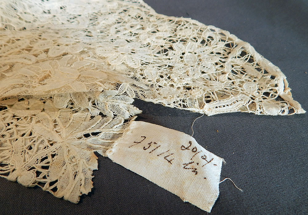 Antique Hand Made Brussels Point de Gaze Duchesse Bobbin Lace Dress Sleeves
It is in excellent unused condition, with only a few faint small age spot stains. This is truly an exceptional piece of wearable hand made lace art! 