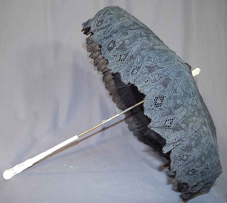Victorian Antique Black Chantilly Lace Carved Pierced Finial Handle Parasol
This pretty parasol has a decorative carved pierced hollow bone handle and fancy finial top. 