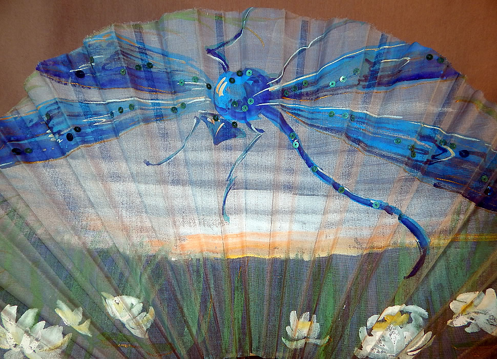 Vintage Art Nouveau Hand Painted Silk Dragonfly Water Lily Sequin Pleated Folding Fan
It is made of a pleated sheer silk fabric, with a hand painted large beautiful blue dragonfly with tiny iridescent green sequin accents flying in the horizon and water lily flowers floating in the pond below.