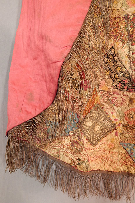 Antique 18th Century Textile Embroidered Patchwork Gold Bullion Round Tablecloth
It is in good condition, with only some slight fraying, wear and faint stains on the fabric pieces (see close-ups). 