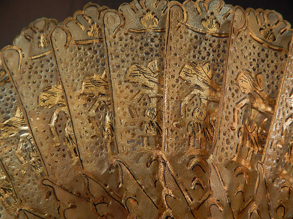 Antique Indonesia Java Wayang Shadow Puppet Gold Painted Pierced Folding Fan
This fabulous folding fan hand fan is from Indonesia Java island representing the traditional wayang kulit, shadow puppets. 