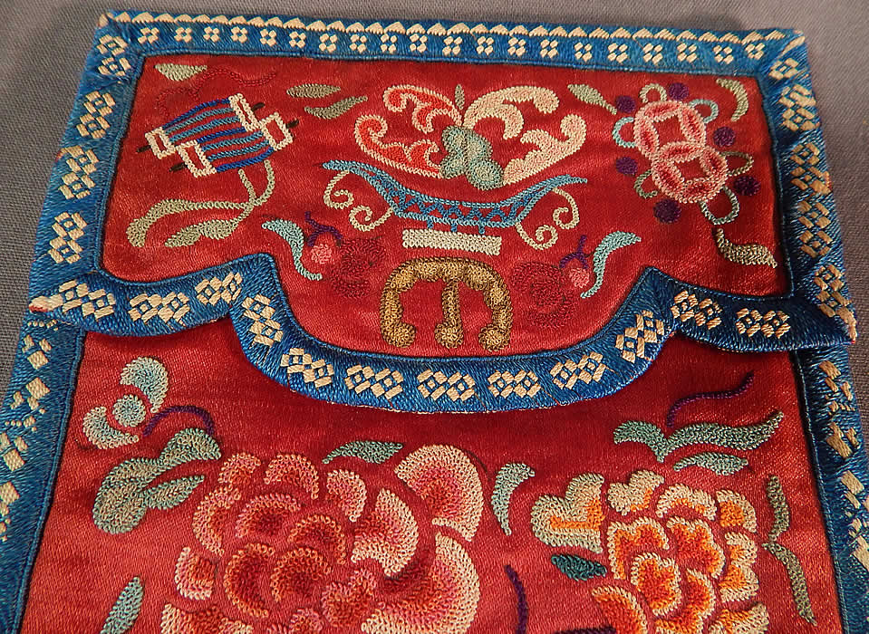 Antique Chinese Cinnabar Silk Forbidden Stitch Embroidery Pouch Purse Small Bag
This pretty pouch purse bag has a small envelope style, with flap covers and a front flap opening. 