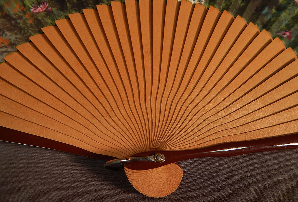 Vintage Hand Painted Pleated Paper Seville Spain Cathedral Souvenir Folding Fan
This beautifully hand painted souvenir folding fan from Spain has a silver ring, rivet on the bottom holding the wooden struts, sticks together and painted brown wooden guards.