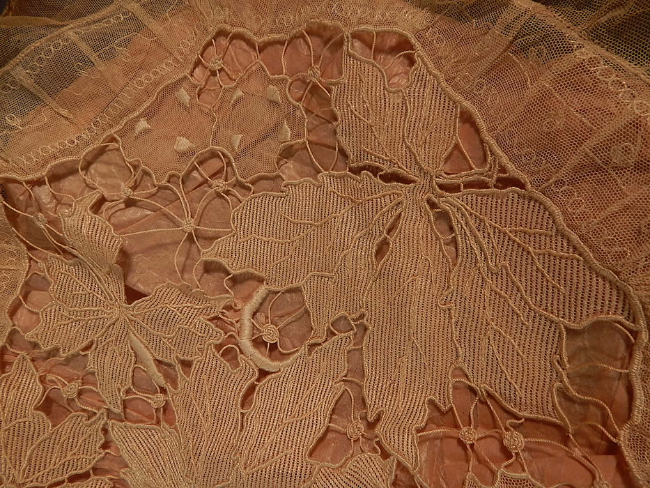 Vintage Embroidered Tulle Net Drawn Cutwork Grape Leaf Lace Boudoir Bed Pillow
It is made of an off white cream color sheer tulle net fabric, with drawn cutwork tape lace grape leaves, connecting thread brides, embroidered dotted clusters and decorative stitching along the ruffle trim edging. 