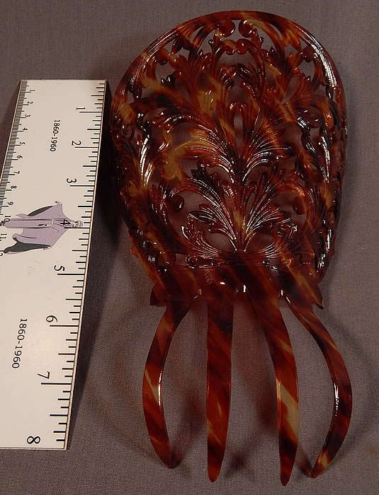 Vintage Large Celluloid Faux Tortoiseshell Spanish Flamenco Mantilla Peineta Hair Comb
This lovely large pretty peineta style hair comb ornament would have been worn under a mantilla lace covering and been worn for special occasions such as weddings, bullfights, Holy Week and flamenco dance. 