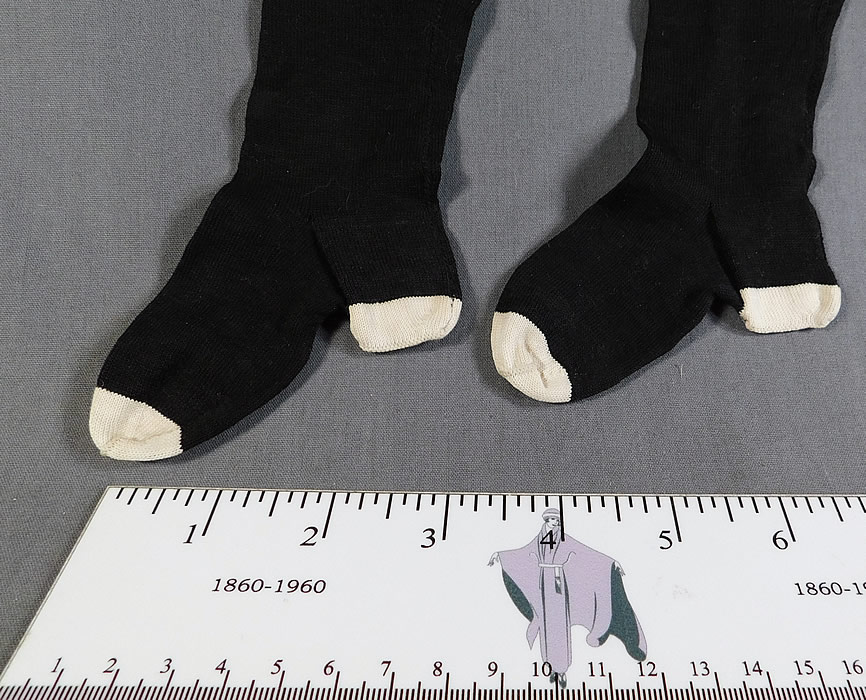 Victorian Black & White Silk Knit Childrens Knee High Socks Stockings
These are truly a wonderful piece of antique Victoriana stocking knitwear! 