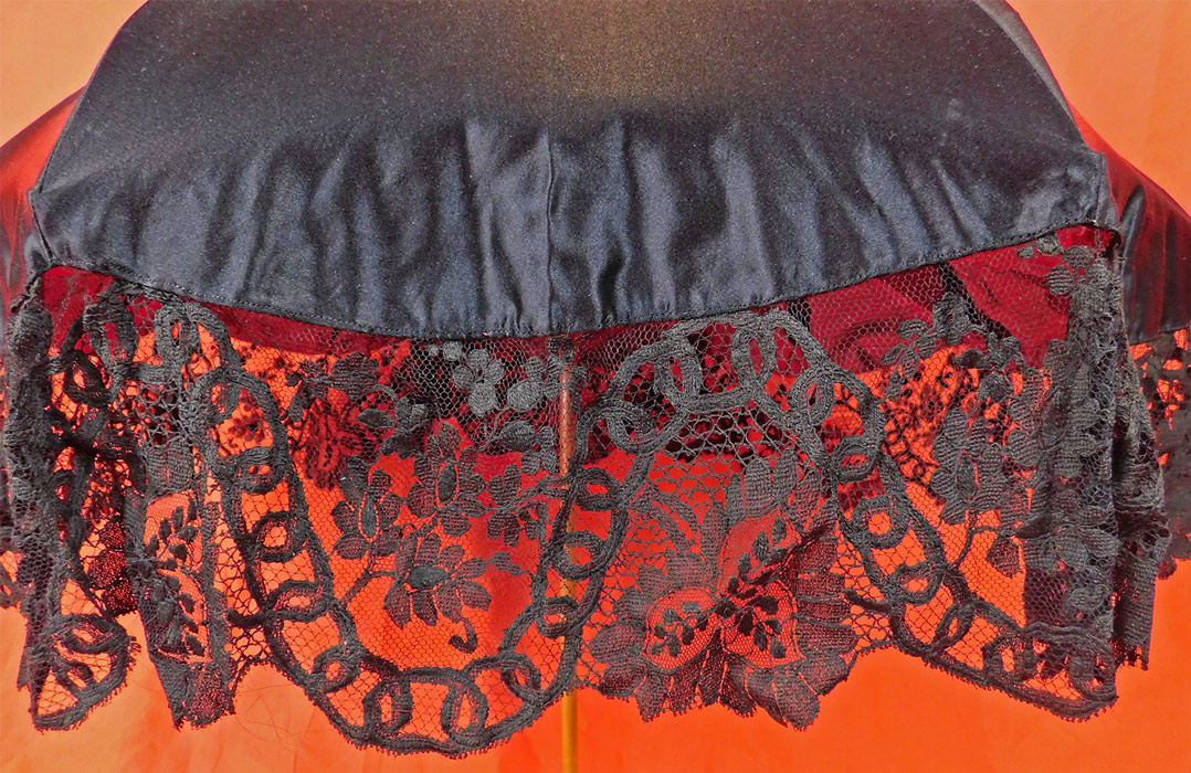 Edwardian Antique Black Silk Lace Burl Wood Stafford Knot Handle Parasol
It is made of a black silk fabric, with black lace floral vine leaf, chainlink pattern scalloped edge trim. 