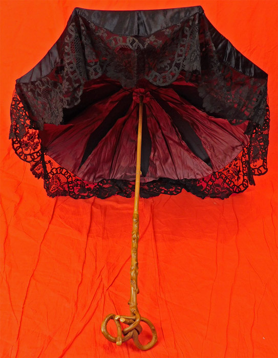 Edwardian Antique Black Silk Lace Burl Wood Stafford Knot Handle Parasol
This is truly a wonderful piece of parasol art! 